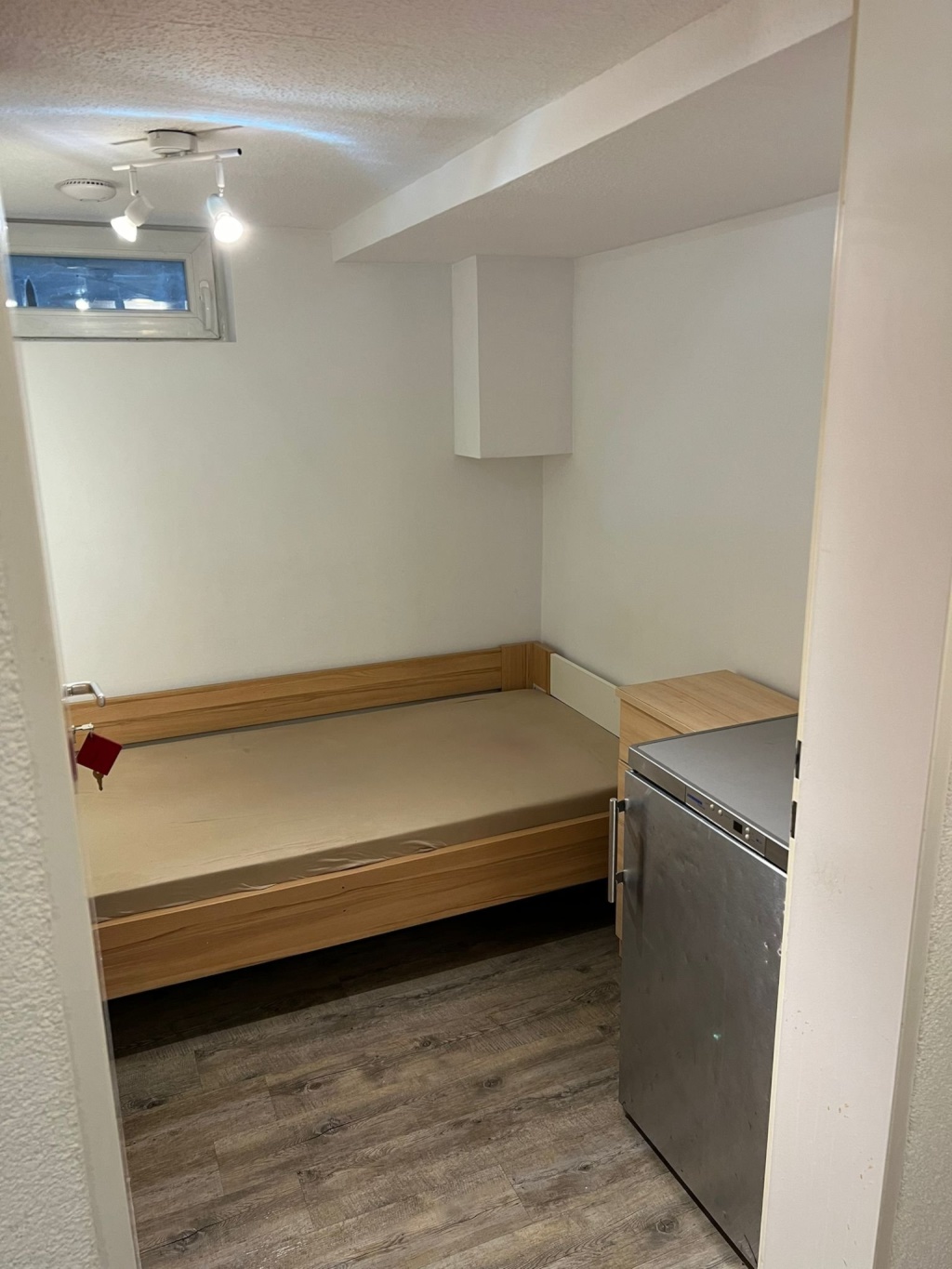 Habitación en WG J/ /Allach Wilhelm-Zwölfer-Str. 23 - Souterrain-Studio