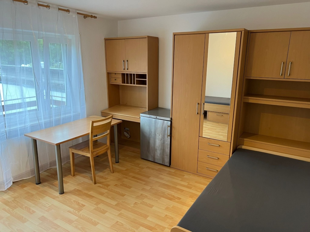 Habitación en WG J/ /Allach Wilhelm-Zwölfer-Str. 23 - Balkon-Suite 1