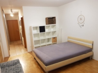 Anzeigenbild: Schöne zentrale 1-Zimmerwohnung vollmöbliert zur Zwischenmiete mit Balkon und Stellplatz