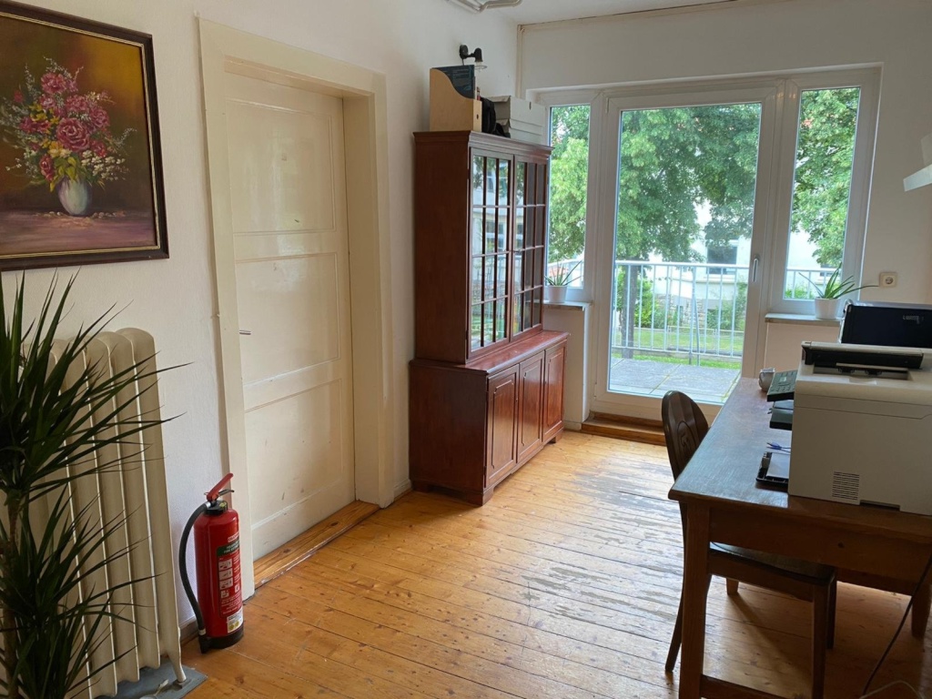 Habitación en WG Oststadt Calsowstraße 18 - Flur 1. OG mit Balkon und Lernecke