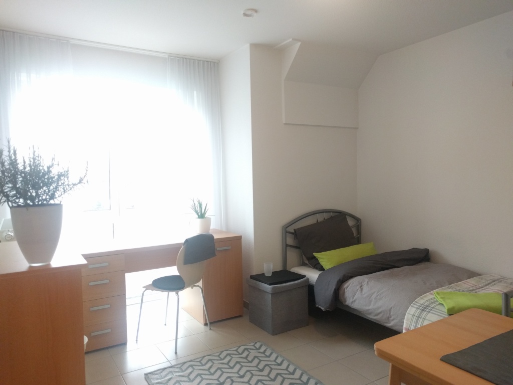 ** Schönes Ein-Zimmerappartement an Studenten zu vergeben, uninah, komplett möbliert **