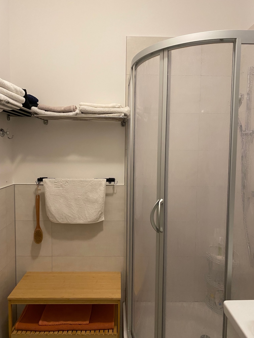 Mitbewohnerin Gesucht, Möb. Wohnung im Nordendost, Frankfurt (Verfügbar 4 Monate) – 60389 Frankfurt am Main Frankfurt am Main – Vorschaubild 8