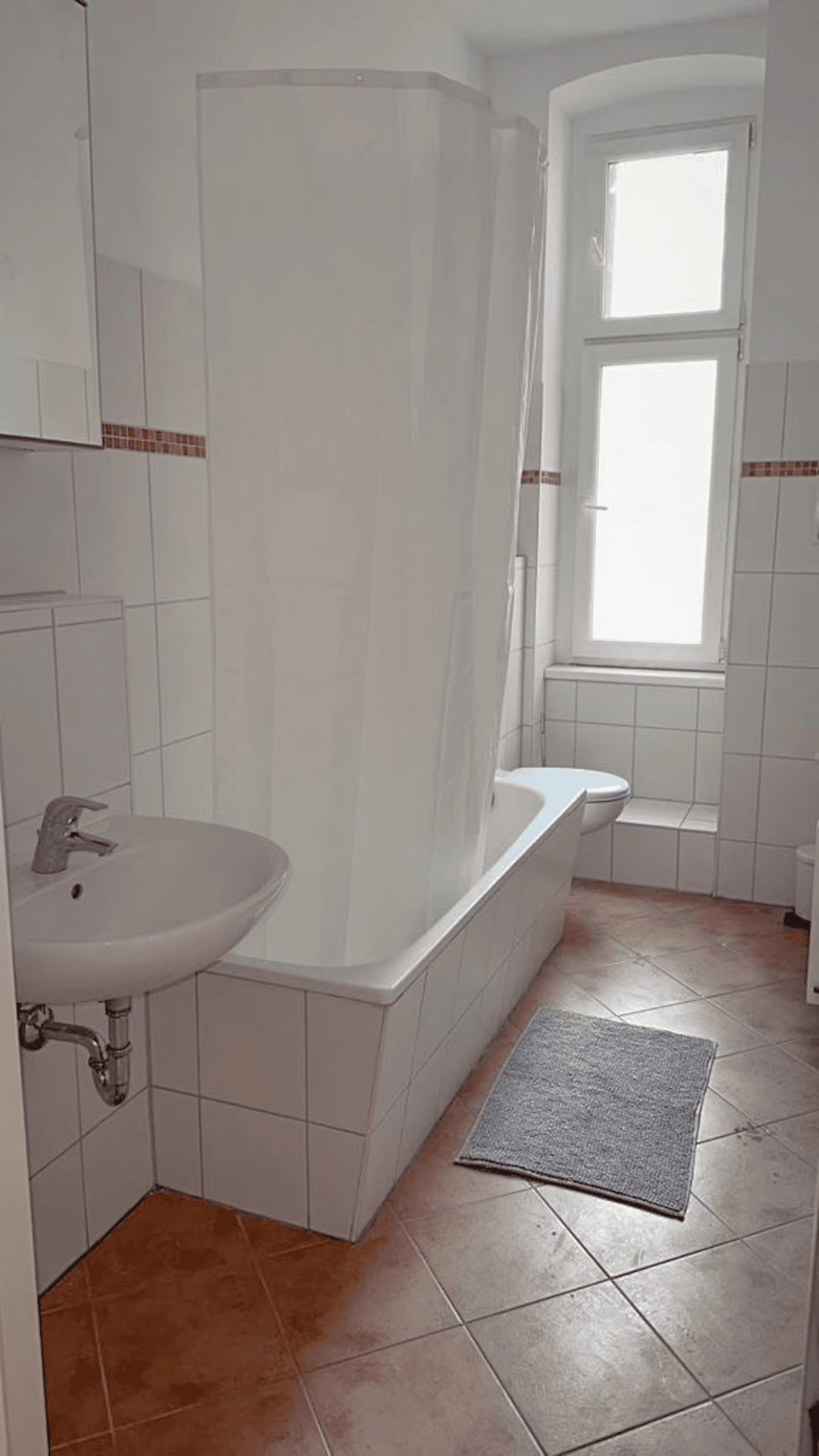 URBANELITE.COM // Keine Kaution! (keine Absicherung) // Mitten im exklusiven Berliner Bezirk Berlin Friedrichshain! // All inklusive möblierte Luxus Zimmer in der Nähe von Alexanderplatz!!
URBANELITE.COM // No deposit! (no Kaution) // In the middle of the exclusive Berlin district Berlin Friedrichshain! // All inclusive furnished luxury room close to Alexanderplatz!! – Foto 7