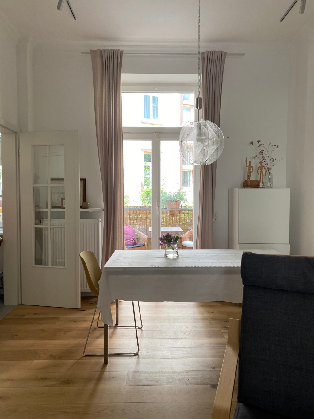 Mitbewohnerin Gesucht, Möb. Wohnung im Nordendost, Frankfurt (Verfügbar 4 Monate) – 60389 Frankfurt am Main Frankfurt am Main – Vorschaubild 2