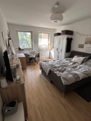 Anzeigenbild: WG Zimmer ( nur für Studenten oder Azubis )