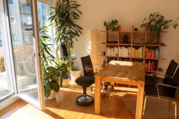 Für 7 Monate - Möblierte, helle, moderne und ruhige Wohnung mit großem Balkon — photo 1