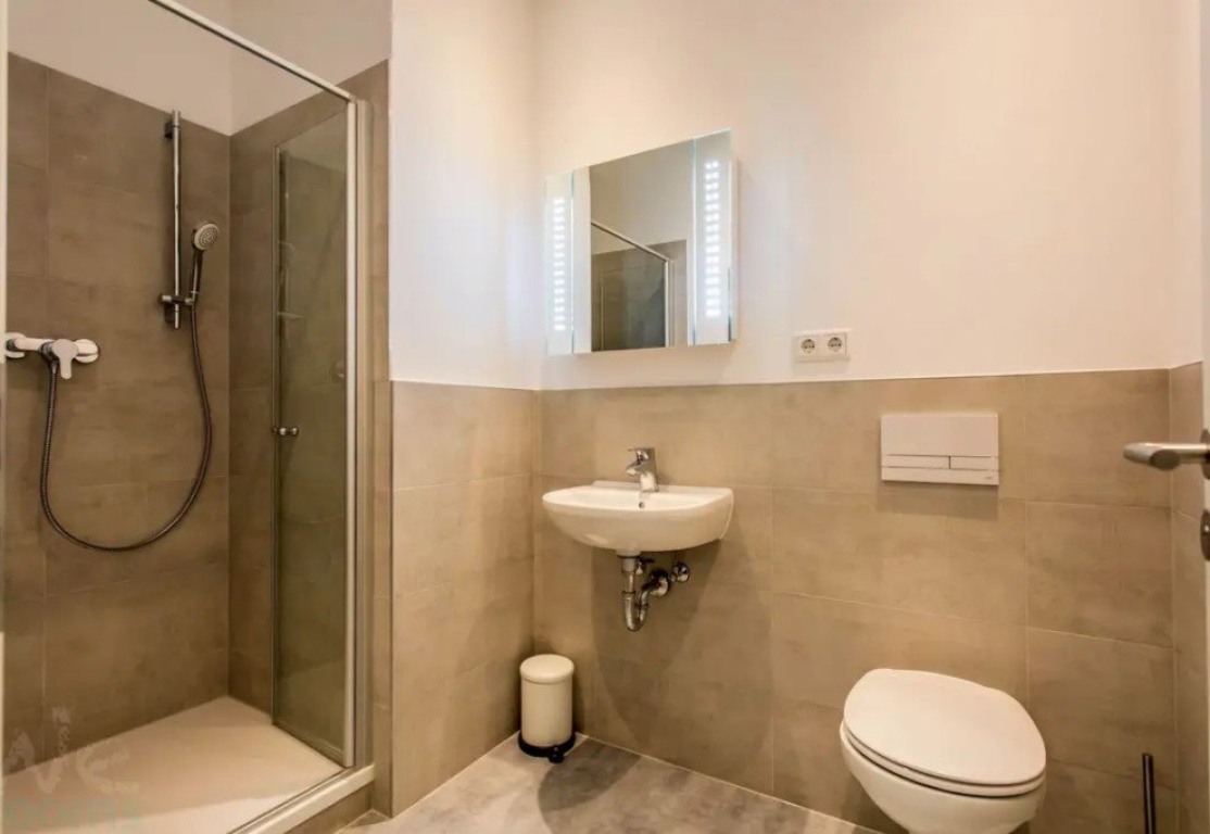 Estudio Bahnhofsviertel Taunusstr. HH 2.OG links 00 - Das Badezimmer