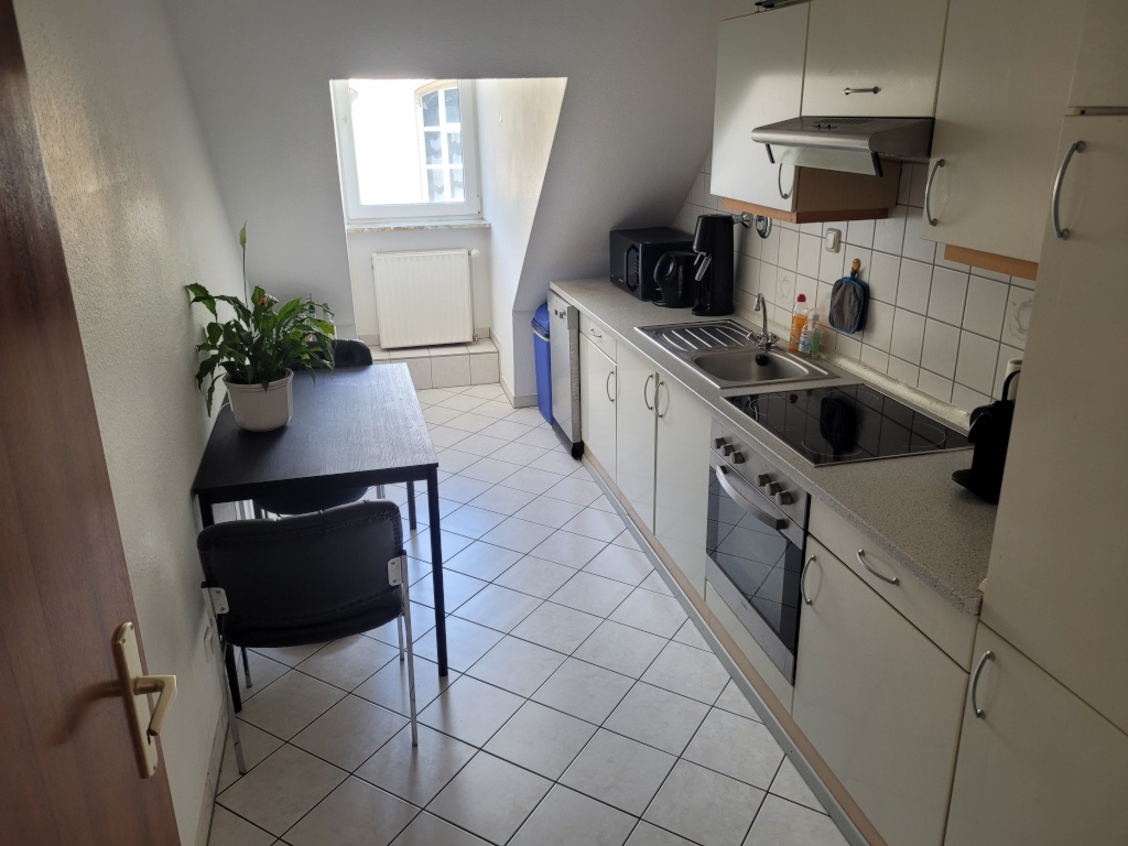 Voll-möblierte gepflegte 2-Zimmer Wohnung zur Untermiete – Hermannstraße, 65183 Wiesbaden Westend – Vorschaubild 3