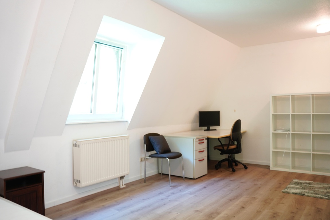Schöne 1-Zimmer-Wohnung für katholischen, männlichen Studenten – 97082 Würzburg Steinbachtal – Vorschaubild 3
