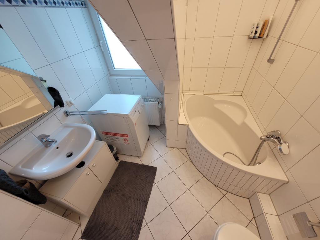 Voll-möblierte gepflegte 2-Zimmer Wohnung zur Untermiete – Hermannstraße, 65183 Wiesbaden Westend – Vorschaubild 4