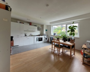 Anzeigenbild: Schönes und modernes WG-Zimmer (3er WG). Souterrainwohnung in Kirchentellinsfurt, Kreis Tübingen