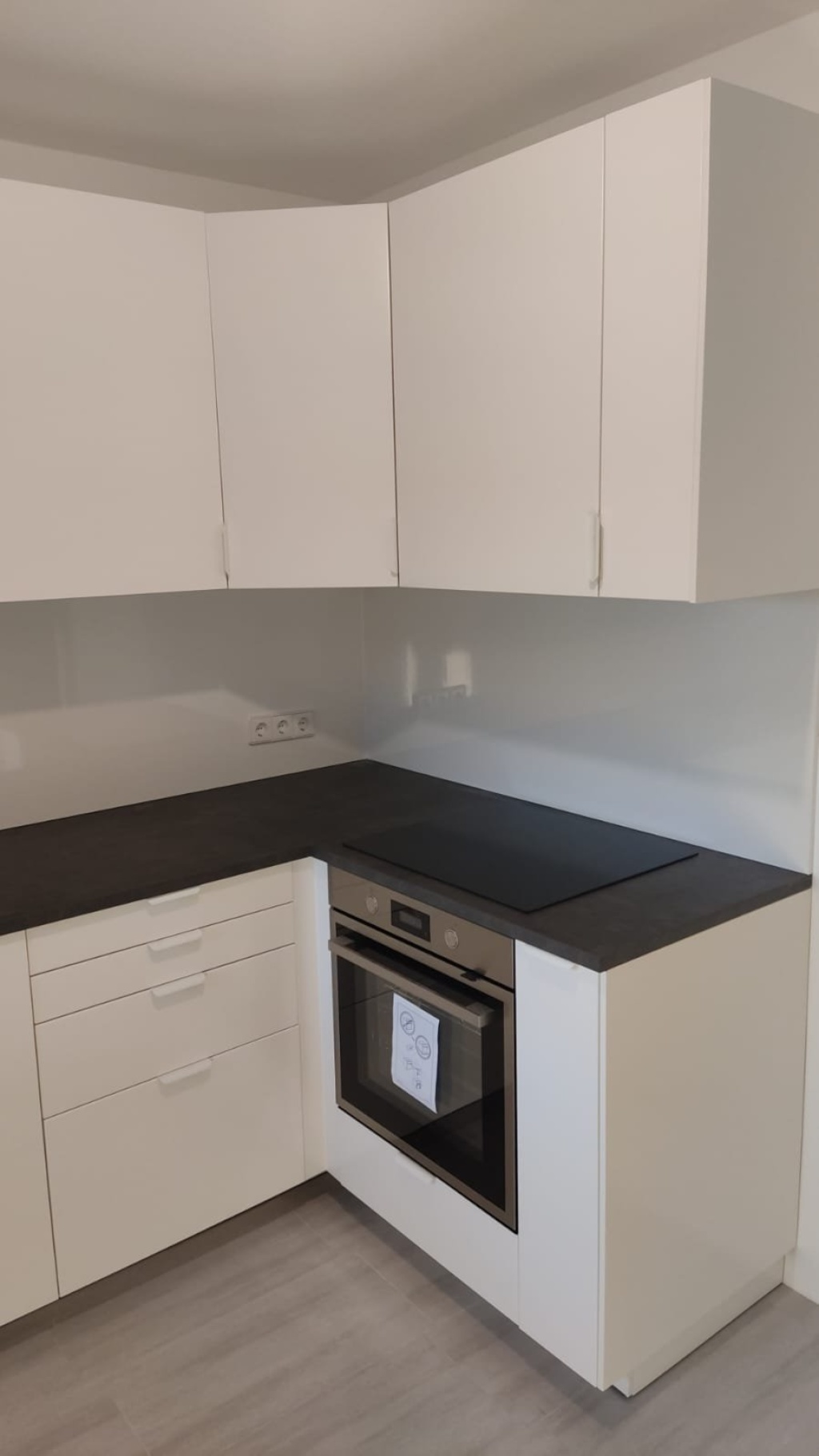 Ruhige, Möblierte 2-Zimmer-Wohnung mit Balkon und neue EBK in Europaplatz / Fasanenhof, Stuttgart. -AUF ZEIT!- – Europaplatz 4, 70565 Stuttgart Fasanenhof – Vorschaubild 9