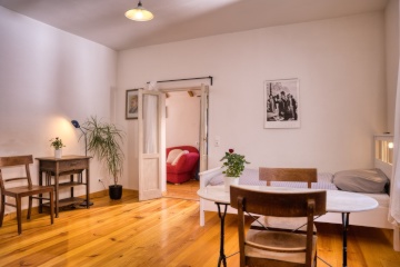 Möblierte 2-Zimmer-Einliegerwohnung in denkmalgeschütztem Haus zu vermieten — photo 1