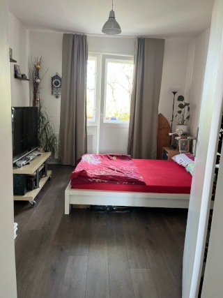 No Students !! Regular income necessary! Please read text!  bright and cosy flat at U9 station (01.09-30.11.26) — photo 1