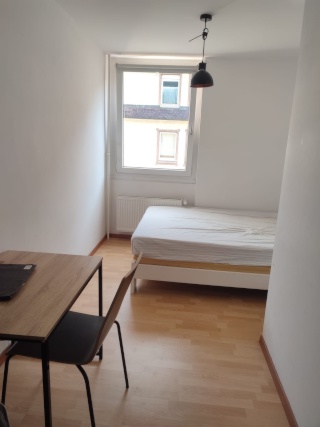 Anzeigenbild: S30 - 2 - Direkt am Marienplatz - möbliertes Zimmer sucht neue:n Bewohner:innen