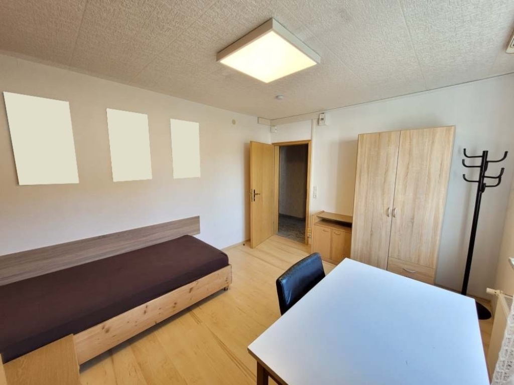Großzügiges und sehr helles möbliertes Zimmer, nahe Volkspark - beste Mainzer Wohngegend. Bevorzugt an Wochenend-Heimfahrer. – Ob. Laubenheimer Weg, 55131 Mainz Oberstadt – Vorschaubild 2