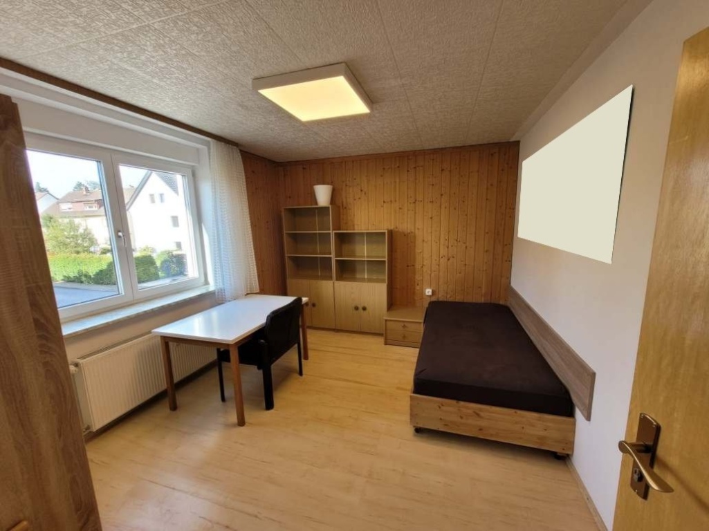 Großzügiges und sehr helles möbliertes Zimmer, nahe Volkspark - beste Mainzer Wohngegend. Bevorzugt an Wochenend-Heimfahrer.
