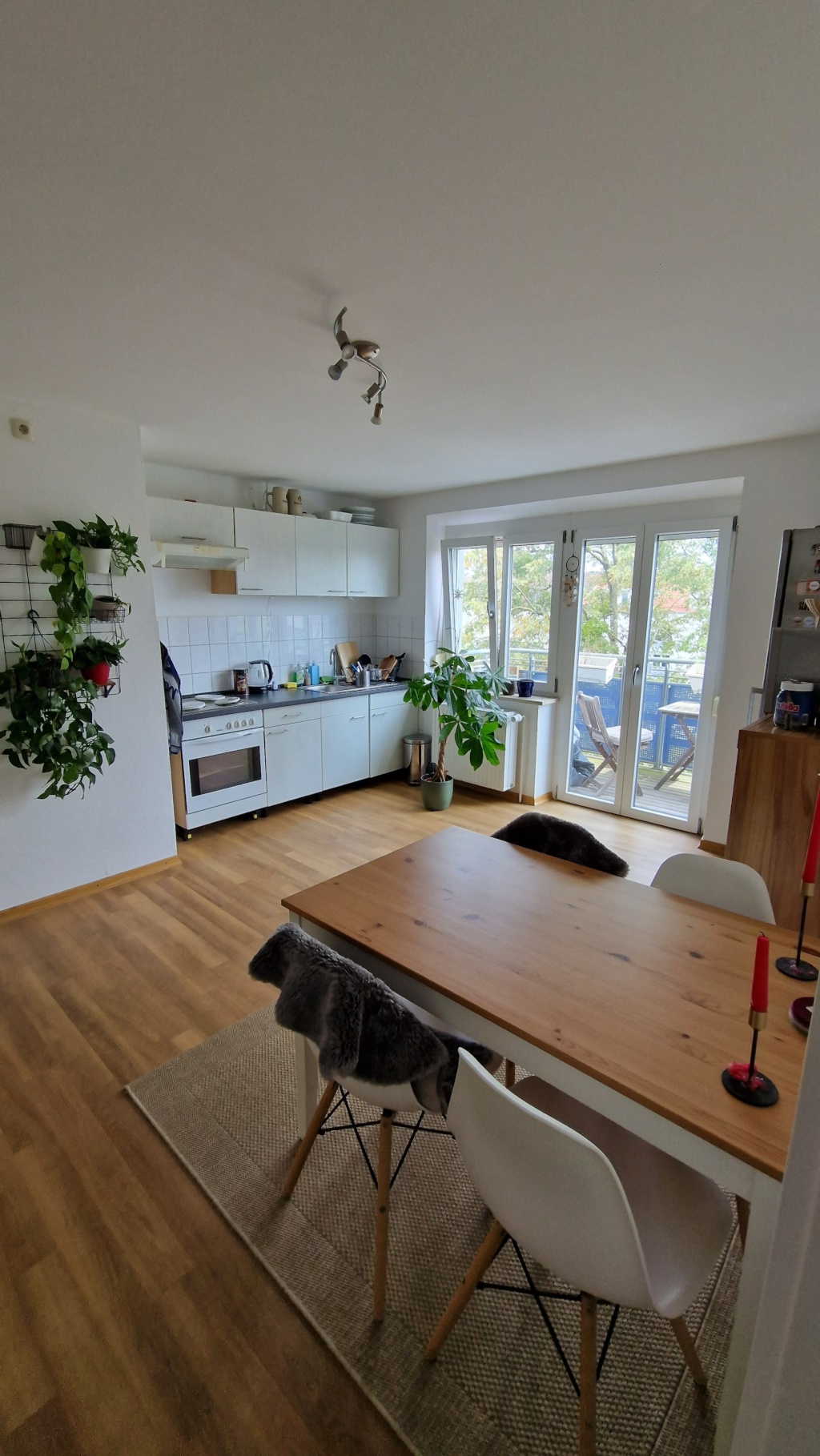 Flat Laim Fürstenrieder Straße - Küche & Esstisch