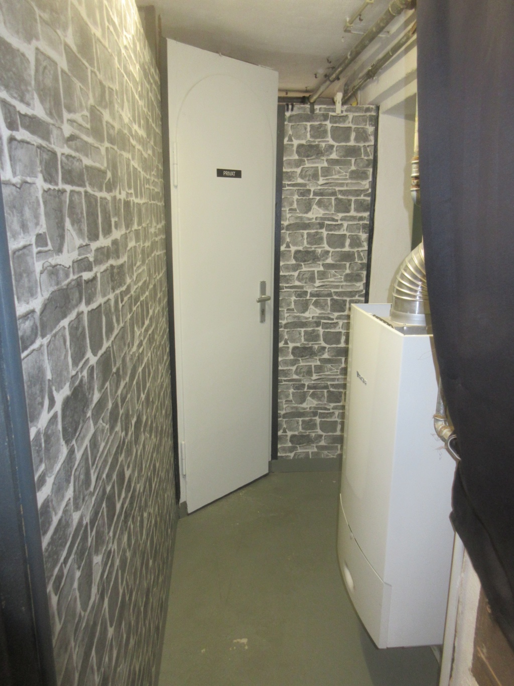 Flatshare Untertürkheim Goldbergstraße 6 - Weg zur Waschküche