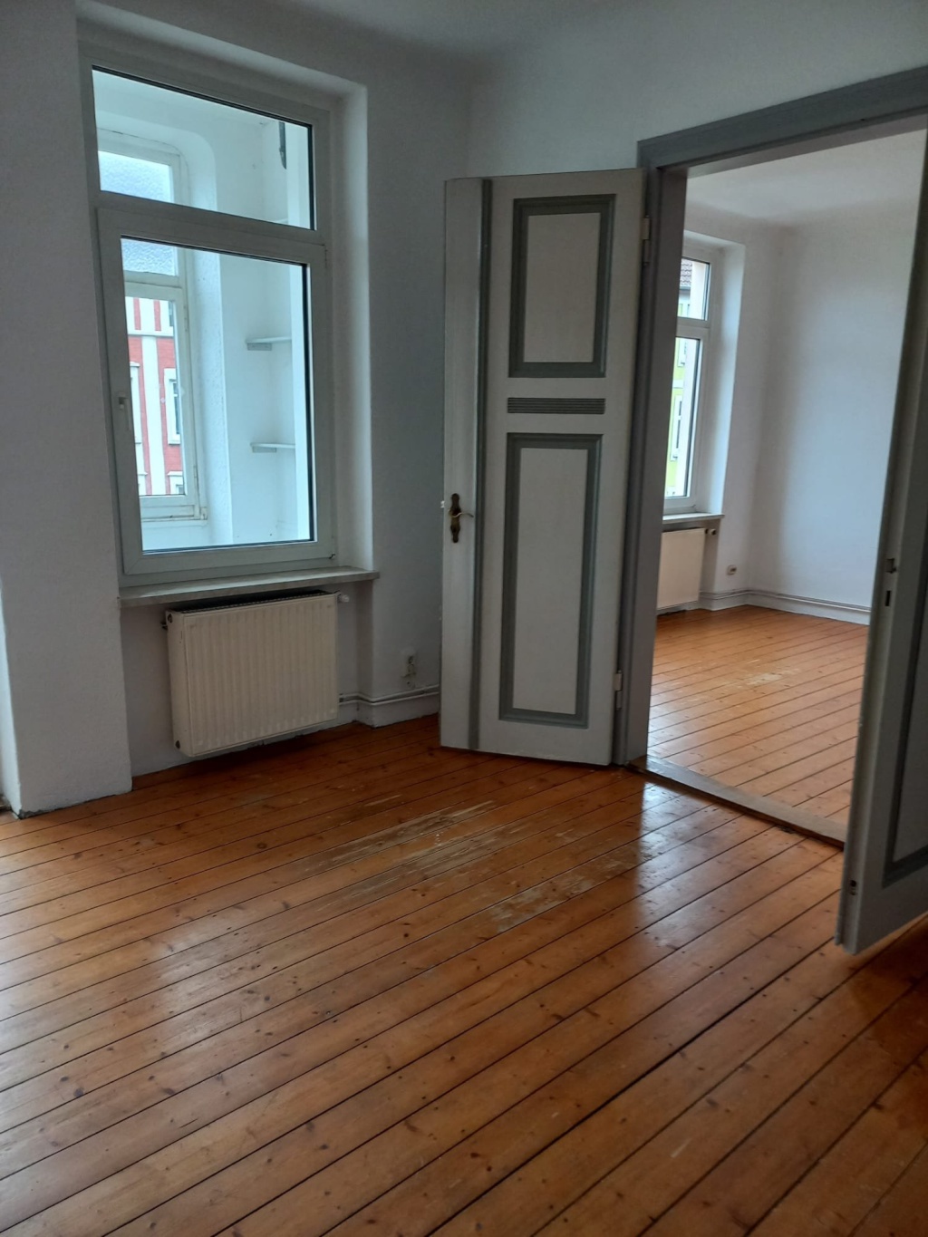 Wohnung stliches Ringgebiet Andreeplatz 2 - Wohnzimmer mit geschliffenen Holzdielen