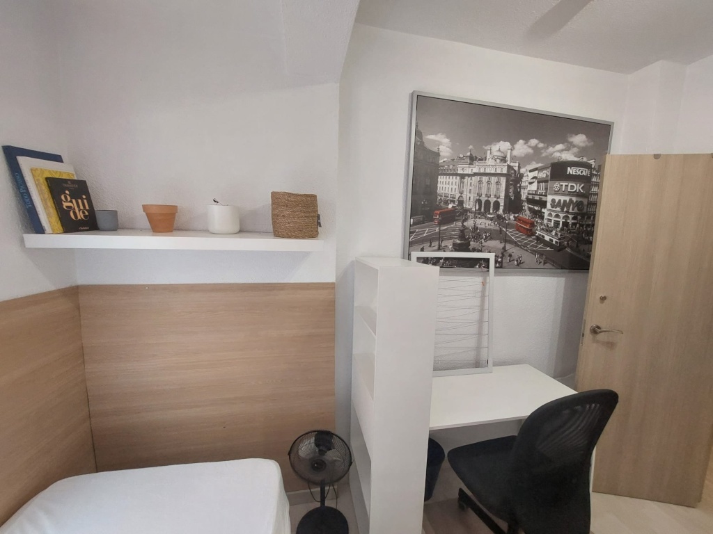 Habitación en WG Embajadores - Calle Martin de Vargas 5 - Zimmer London (1)