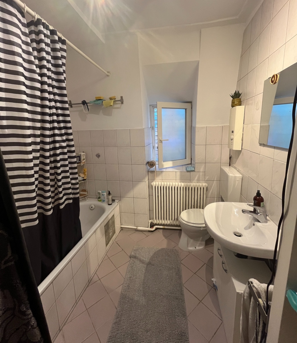 Habitación en WG Mitte Hauptstätter Str. - Bad + Klo