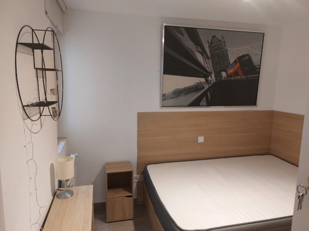Habitación en WG RENFE-Haltestelle Doce de Octubre - Usera c/Tomelloso 51 - Zimmer "London" (Z3)