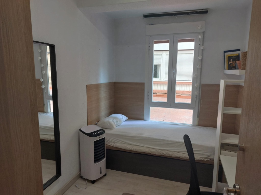 Habitación en WG Embajadores - Calle Martin de Vargas 5 - Zimmer London (1)