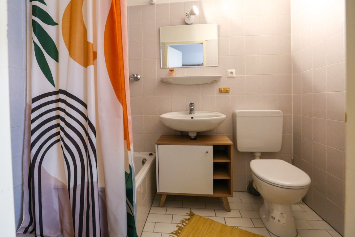 1-Zimmer-Wohnung Neukölln Pannierstraße 58 - Bad mit Waschtrockner