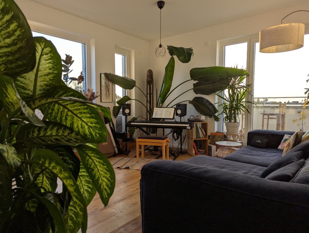 Wohnung Kreuzberg Hasenheide - Living room with south and west facing windows