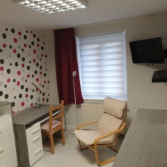 Anzeigenbild: Hochwertig eingerichtetes Praktikanten-WG-Zimmer