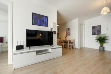 Anzeigenbild: Charming 2-Room Apartment in the Heart of Nations