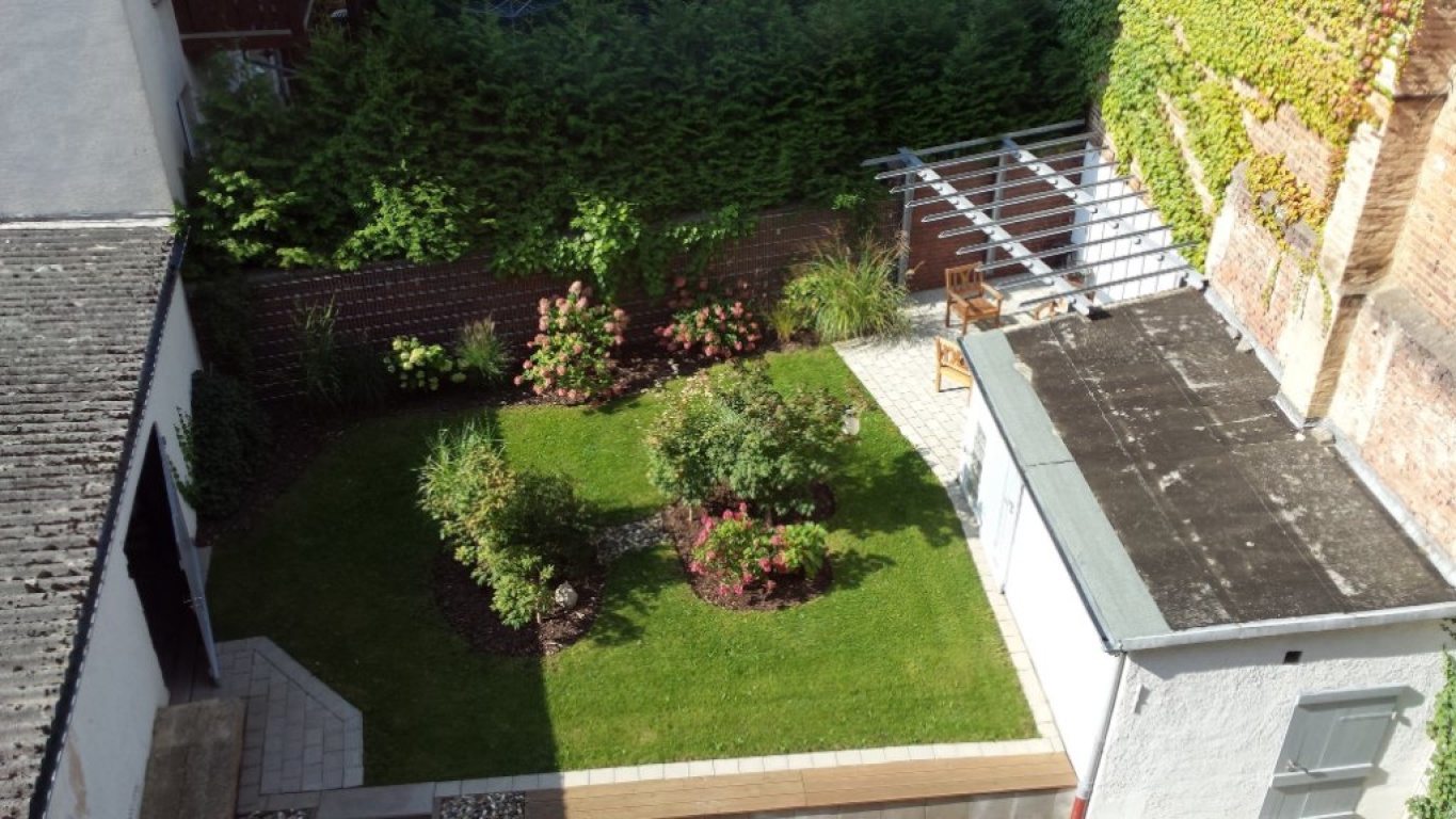 WG-Zimmer Kassel Gartenstraße 23 - Innenhofgarten mit Freisitz