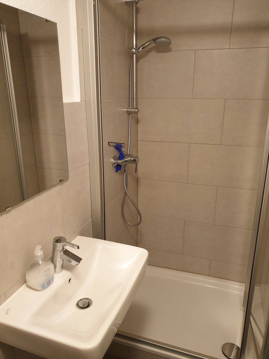 WG-Zimmer Kassel Gartenstraße 23 - Bad und Dusche
