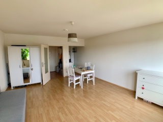 Anzeigenbild: Large & bright apartment (fully furnished and all costs included)