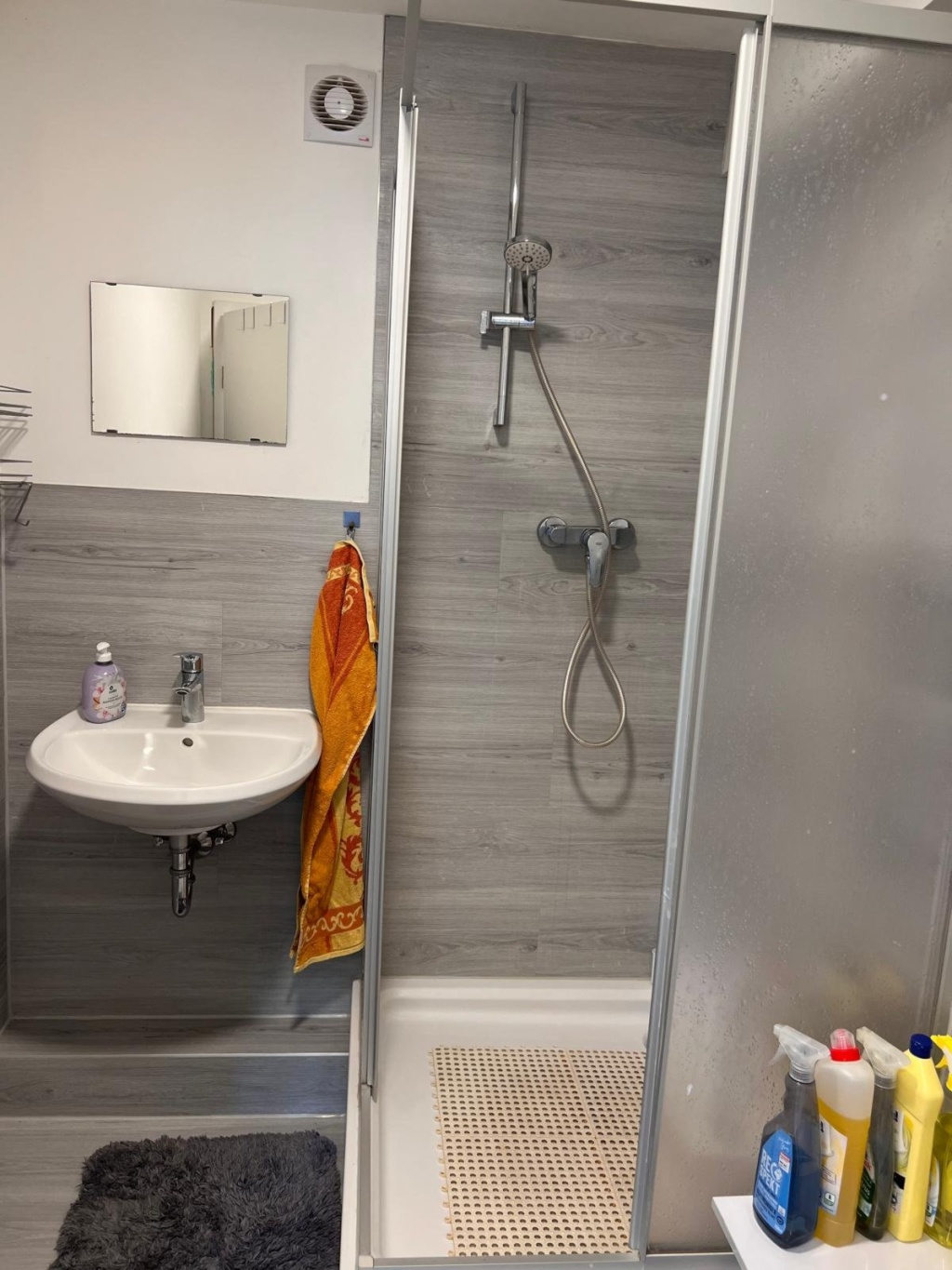 31 qm voll möblierte Einlieger-1-Zimmer-Wohnung Nr. 8 mit eigenem Hauseingang, Bad, Einbauküche, Waschmaschine, Garten, Stellplatz in Uni-Nähe - frisch renoviert – Äskulapweg 5, Apt. 8, 44801 Bochum Querenburg – Vorschaubild 7