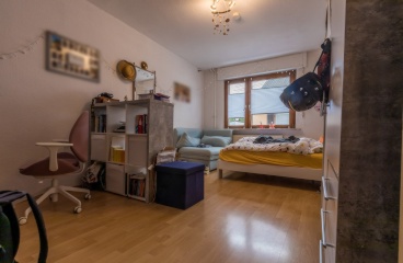 Schön möbliertes Zimmer in großer Wohnung (Karlsruhe-Durlach)