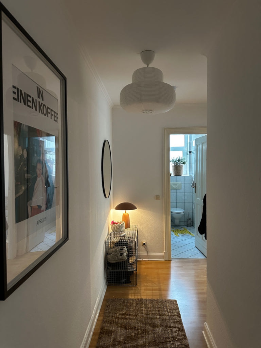 Wohnung Charlottenburg Wilmersdorfer Straße - Flur mit Blick ins Bad