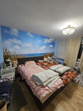 Anzeigenbild: An apartment with 3 single rooms, two bathroom and a kitchen. (With a living room where you can stay if you want)