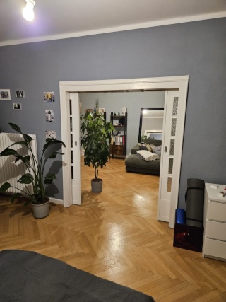 Schöne helle zwei Zimmer in WG für einen lieben berufstätigen Menschen ab 35 (nichtrauchend)