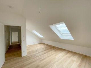 Anzeigenbild: Frisch sanierte 4-Zimmer-WG mit Balkon