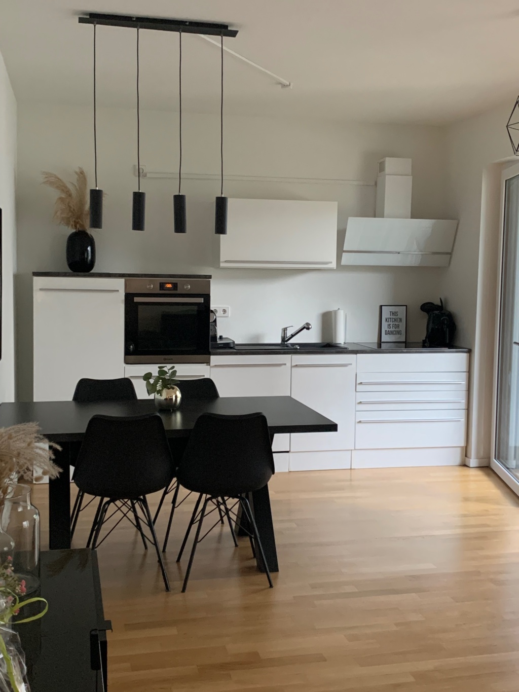Moderne Wohnung zur Zwischenmiete – 40227 Düsseldorf Oberbilk – Bild 1 von 4