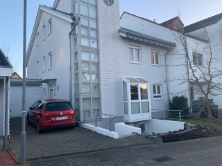 Anzeigenbild: helle 2-Zimmer-Küche-Bad-DG-Wohnung - 85 qm, WG-geeignet