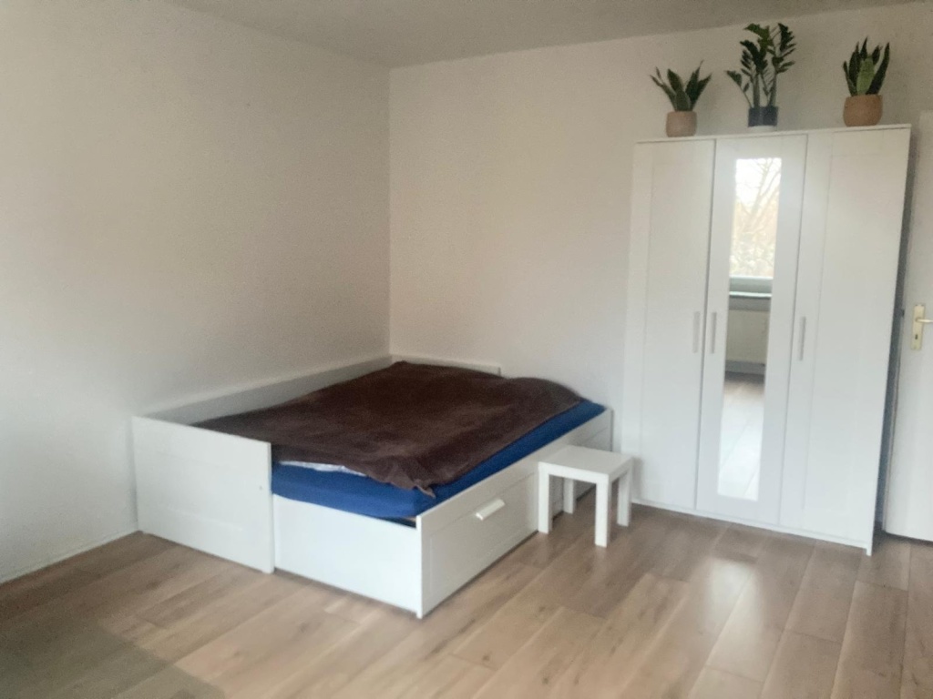 WG-Zimmer Wildau Friedrich-Engels-Str. - Zimmer, Doppelbett, Schrank
