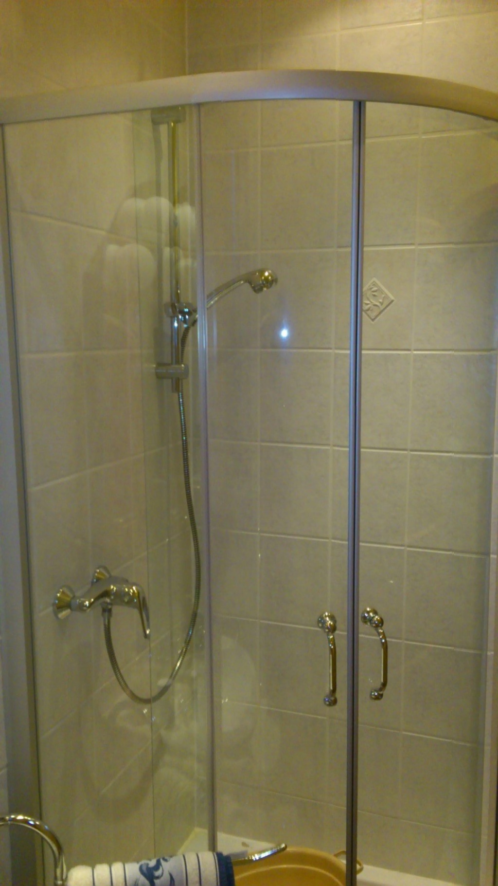 Flat Wunsch-flexibler Einzug noch im August möglich für 1 PERSON Allersbergerstrasse - ...mit Glaskabine