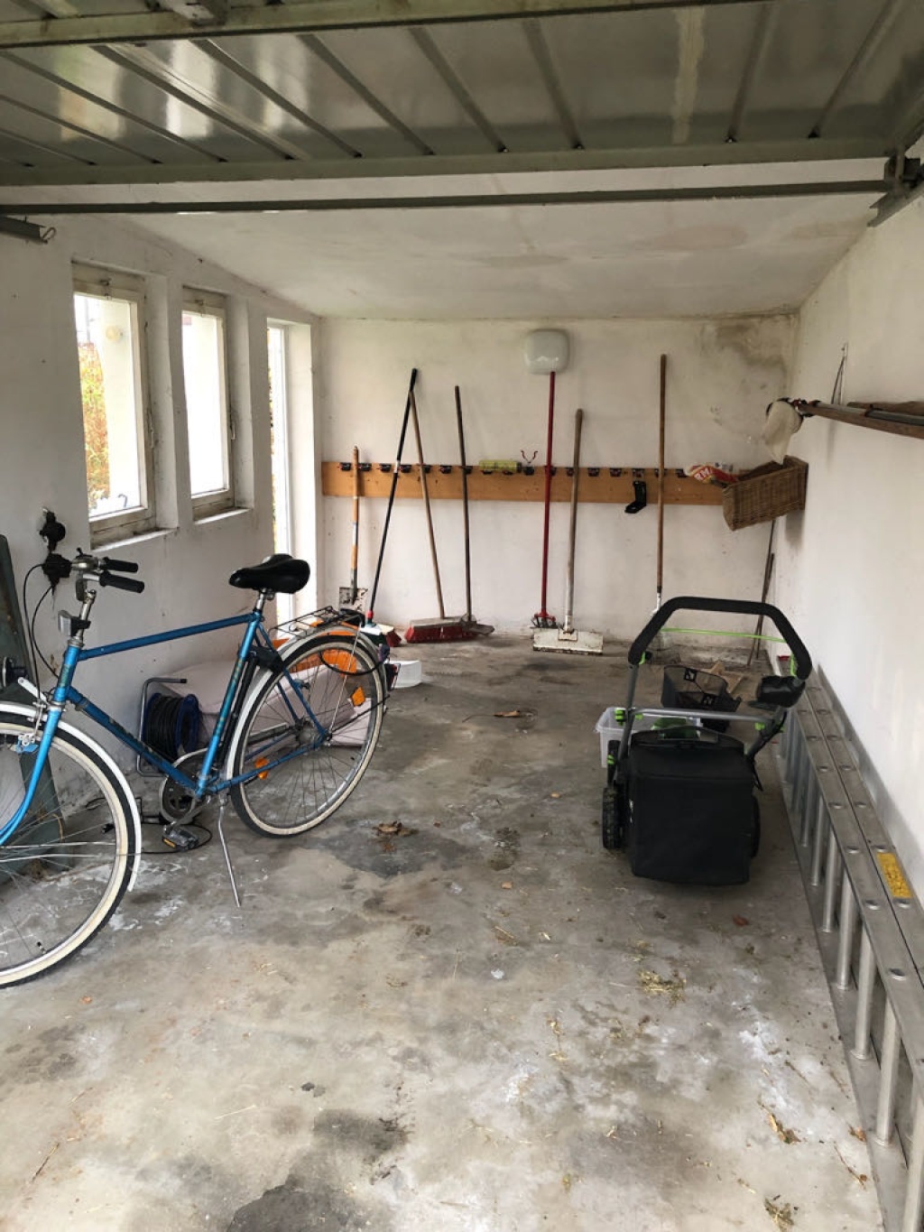 WG-Zimmer Erlangen-Ost Lupinenweg 19 - Garage