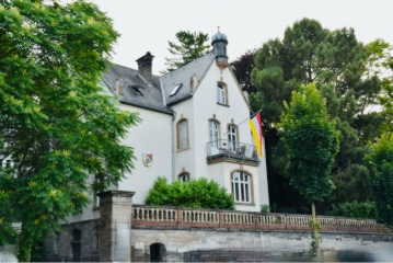 Imagen del anuncio: Studenten-WG-Zimmer in Altbau-Villa mit Park