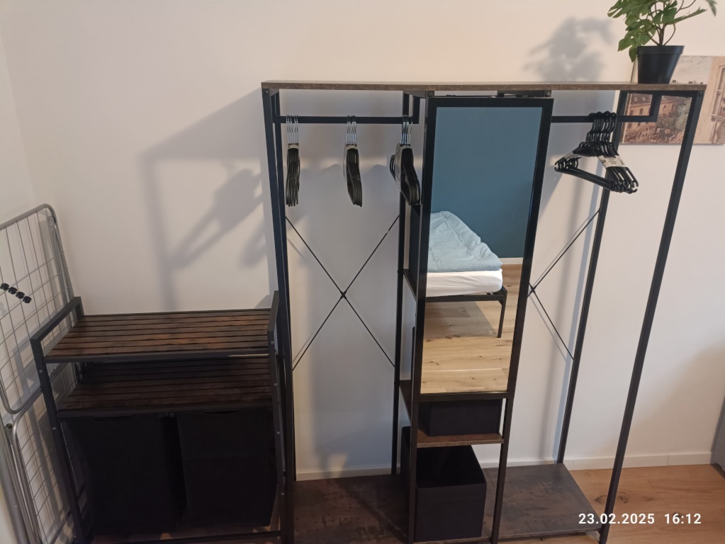 1 Room Flat 12. Bezirk Meidling Siebertgasse 6 - Kleiderständer und Wäschekorb