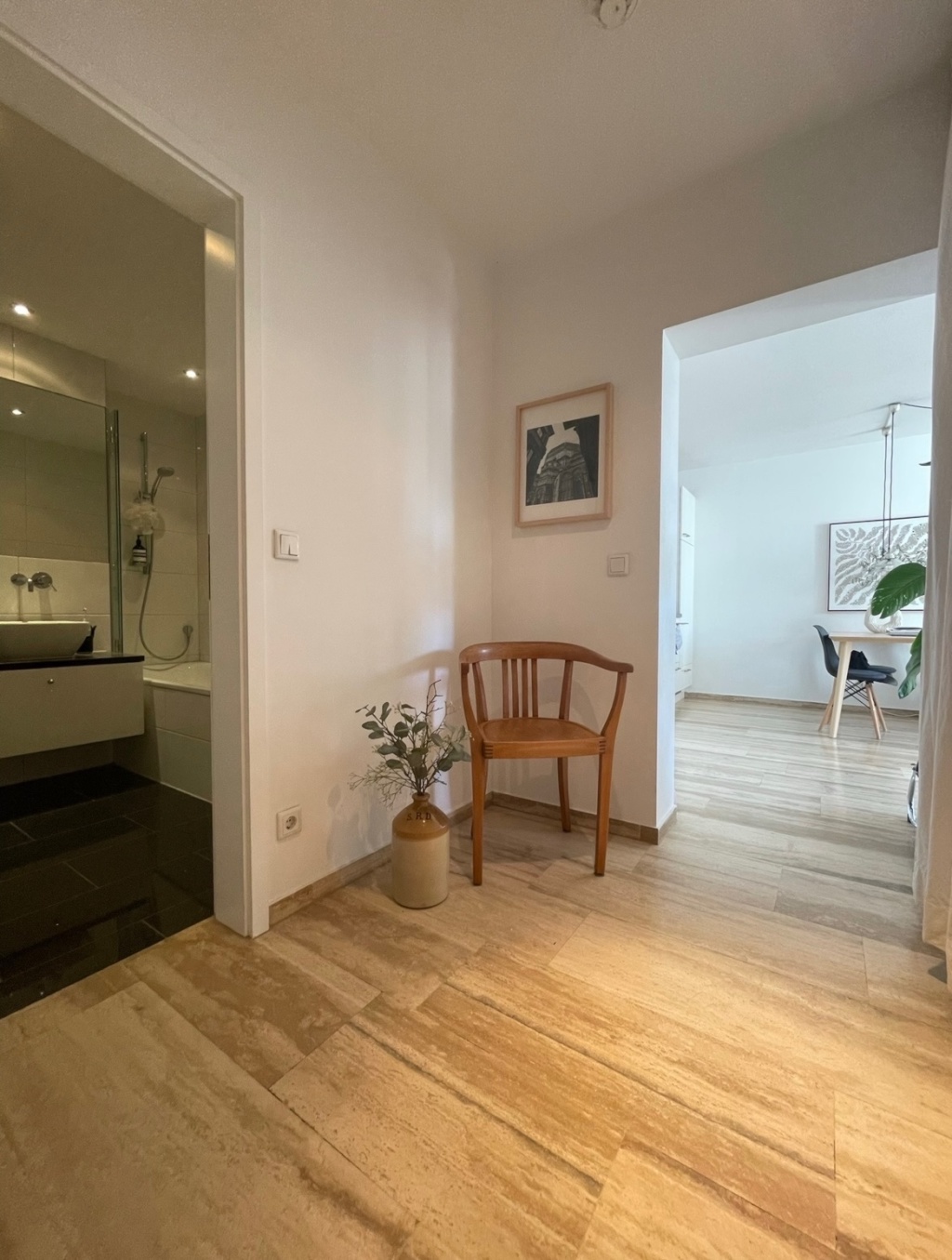 Schöne, möblierte und helle Wohnung mit Balkon in der Maxvorstadt ( 28.08.26-07.09.2026) – Georgenstraße 25, 80799 München Maxvorstadt – Vorschaubild 2