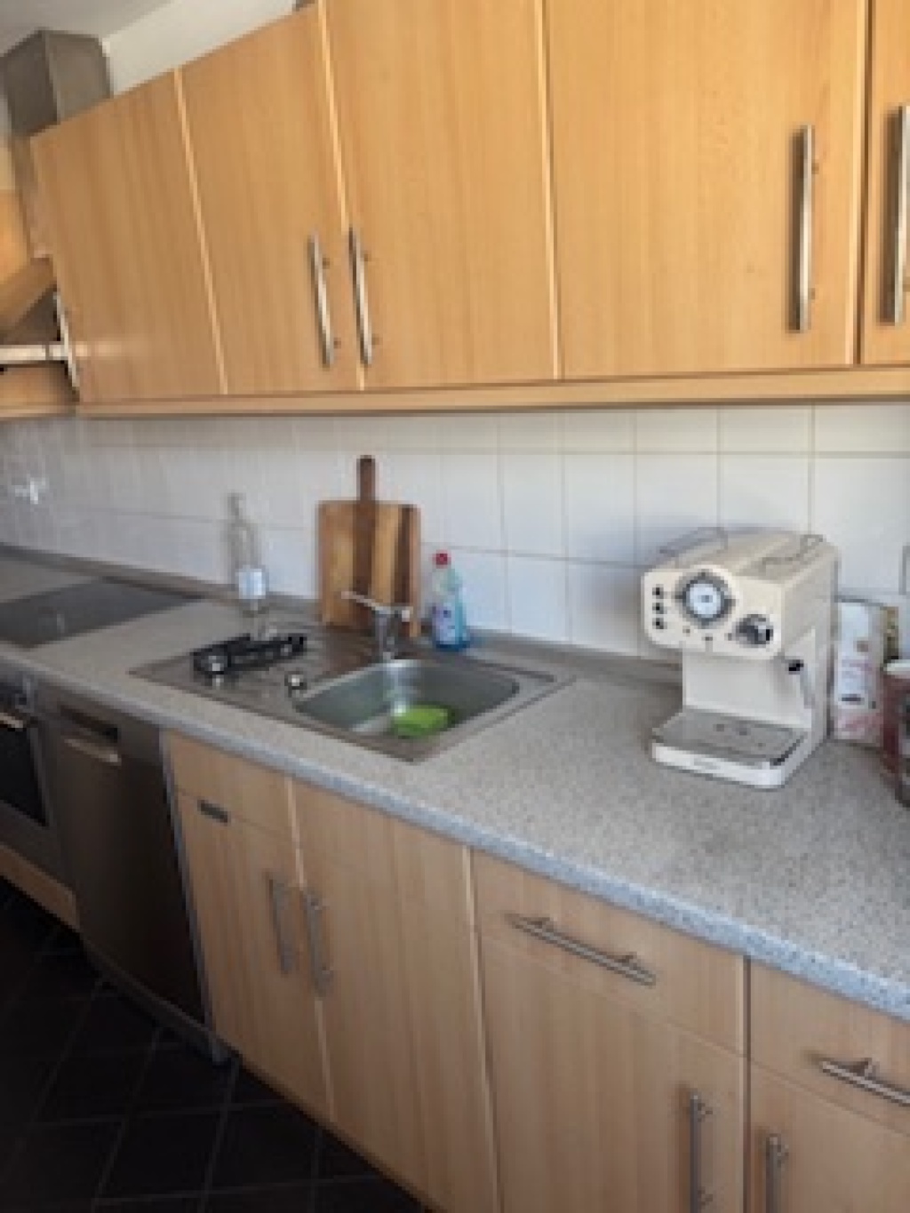 Wohnung Reinickendorf Friedrich-Wilhelm-Str. 77 - Küche mit Kaffeemaschine und Spülmaschine